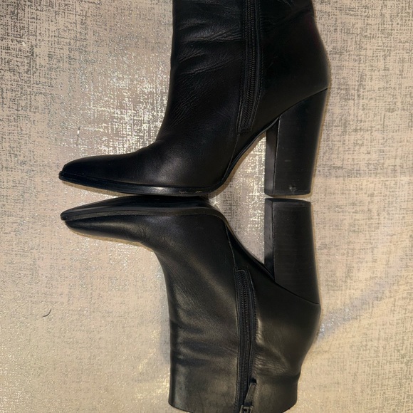 Halogen Black Leather Pointed Toe Ankle Boots - Picture 9 of 16